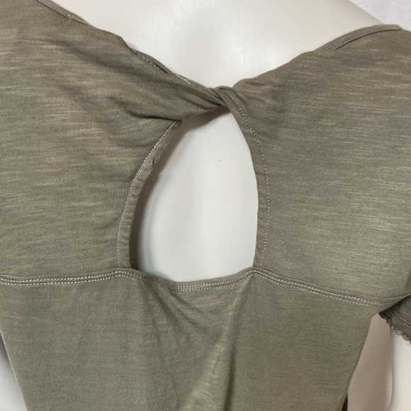 DEMOCRACY Jeans Women Tee Shirt Size Small Olive Color Crochet Embellished NWOT - Picture 6 of 7